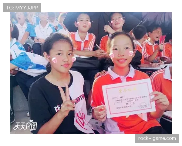 足球明星日记揭秘：幕后英雄的汗水与坚持——训练日常与赛场心路全记录